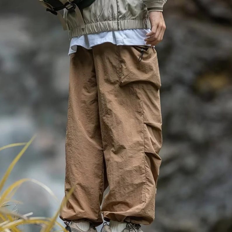 Men's Baggy Cargo Pants | Loose Straight Wide-Leg Trousers | Streetwear Outdoor Urban Fashion
.
A pair of men's loose-fit baggy cargo pants with wide legs and multiple pockets, designed for urban streetwear, outdoor casual outfits, and relaxed modern fashion.