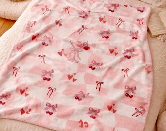 Coperta in pile artico con motivo a scacchi rosa e ciliegie cocktail / cuori e fiocchi stile retrò martini