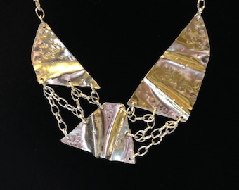 Collar asimétrico de plata de primera ley doblado