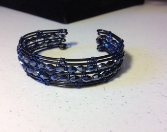 Pulsera tejida de zafiro y negro