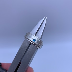 Stacking Sterling Silber Ring mit bündig gefassten blauen Topas Steinen