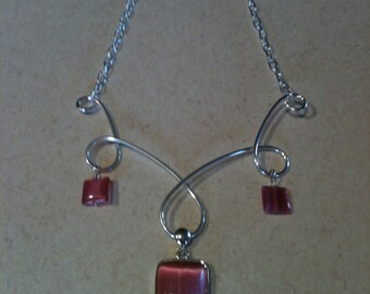 Collar de plata de ley con cuentas cuadradas rosas