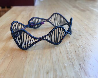 Pulsera tejida azul zafiro