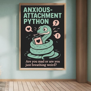 Könnte beinhalten: Ein gerahmtes Poster mit schwarzem Hintergrund zeigt eine Cartoon-Schlange, die ein Telefon mit einem Herz auf dem Bildschirm hält. Der Text lautet "ANXIOUS-ATTACHMENT PYTHON" und "Are you mad or are you just breathing weird?" Die Schlange ist türkis, die Akzente sind rosa und weiß.