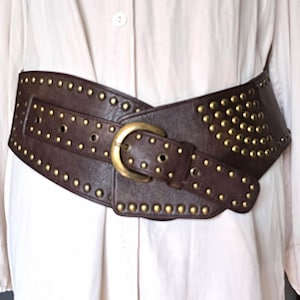 Cintura in ecopelle marrone con borchie multiple - Cintura gotica asimmetrica extra larga - Cintura da cintura in stile retrò boho