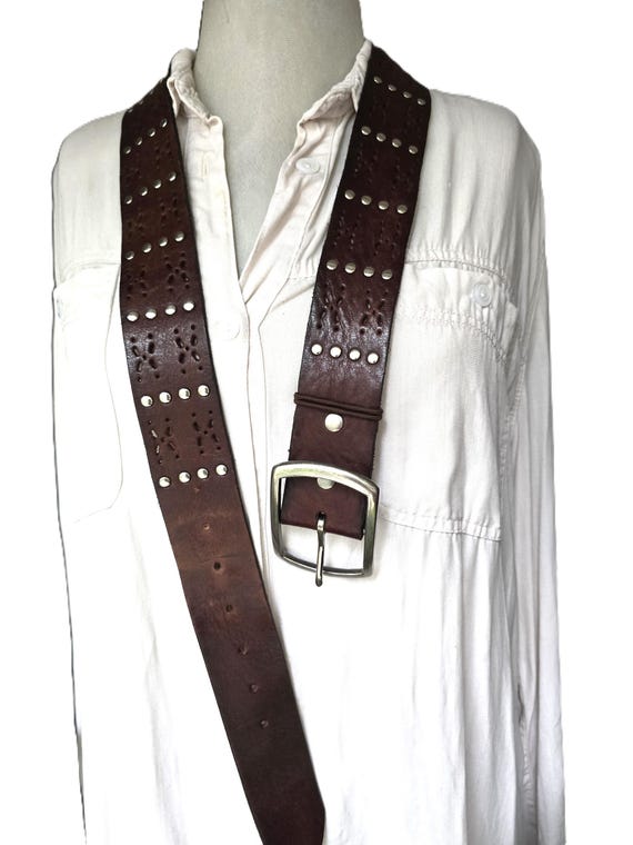 ヴィンテージスタッズレザーベルト | ダークブラウンのパンチング