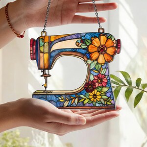 Personalized Acrylic Sewing Machine 2D Ornament, Custom Name Floral Window Hanging, Gift for Grandma, Sewing Lovers & Tailor Shop Decor