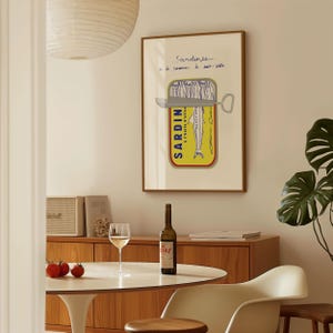 Stampa artistica di sardine: illustrazione di cibo retrò, decorazione murale per cucina in stile moderno di metà secolo, schizzo di pesce in scatola francese in stile vintage immagine 2