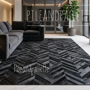 Svart lapptäcke i kohud, modern geometrisk chevronmatta i läder