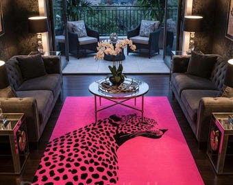 Dywan z nadrukiem w panterkę w kolorze różowym, ręcznie tkany, w stylu glam rock