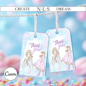 Könnte beinhalten: Zwei Geschenkanhänger mit Illustrationen von Elsa und Anna aus Frozen, mit dem Text "Thank you!" in Lila. Die Anhänger sind hellblau mit einem Schneeflockenmuster und hängen an einer Schnur. Oben steht der Text "CREATE N.L.S DREAM".