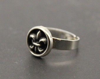 Anillo Fleur De Lis: Botón Vintage, Banda Ajustable