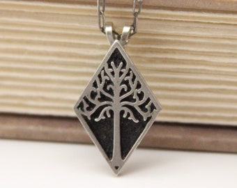 Colar Yggdrasil, acessório inspirado na mitologia nórdica, fantasia, feira medieval e LARP - feito com um botão em formato de árvore.