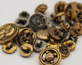 Lote com 40 botões vintage variados, todos únicos.