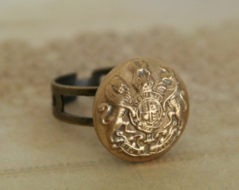 Anillo militar británico Anillo del Reino Unido: hecho con un botón vintage