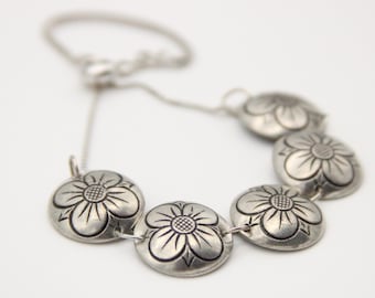 Chunky Floral Bracelet Silver Tone Vintage Buttons Tension Adjusting Bead