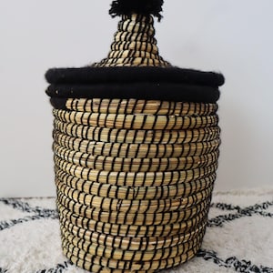 Cesta pequeña (talla S) Tetuán blanca - Maceta marroquí de mimbre y lana tejida a mano - Organizador de escritorio estilo bohemio - Almacenamiento natural - Colección de 4 tamaños