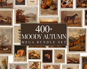 Puede incluir: Una colección de láminas de arte enmarcadas con temas otoñales, que incluyen calabazas, follaje, pájaros, caballos y paisajes. Un cartel central de color marrón oscuro muestra el texto blanco 400+ MOODY AUTUMN MEGA BUNDLE SET.