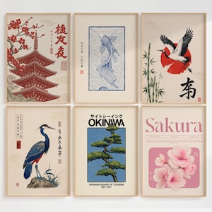 Peut inclure: Un ensemble de six affiches murales encadr&eacute;es pr&eacute;sentant des illustrations d'inspiration japonaise. La collection comprend une pagode rouge, une carpe ko&iuml; bleue, une grue avec un soleil rouge, un h&eacute;ron bleu, un bonsa&iuml; vert et des fleurs de cerisier.