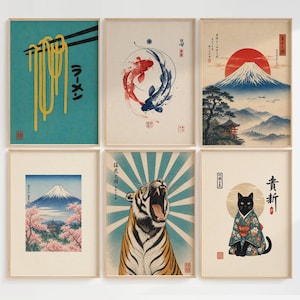 Peut inclure: Un ensemble de six affiches encadr&eacute;es avec des illustrations d'inspiration japonaise : nouilles ramen jaunes sur fond bleu sarcelle, carpes ko&iuml; rouge et bleue, mont Fuji avec soleil rouge, mont Fuji avec cerisiers, tigre rugissant et chat noir en kimono.