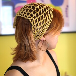 Padrão de crochê para bandana em tela (PDF + tutorial em vídeo) | Lenço de crochê fácil para iniciantes | Padrão de faixa de cabelo e cachecol em tela de crochê imagem 2