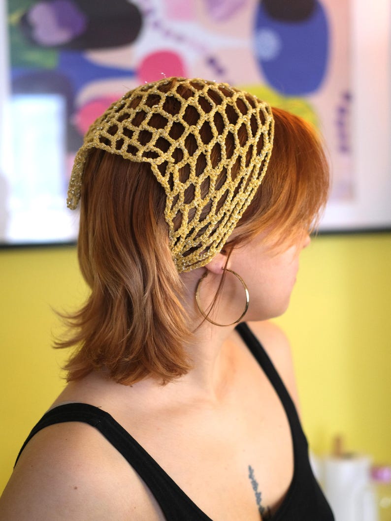 Padrão de crochê para bandana em tela (PDF + tutorial em vídeo) | Lenço de crochê fácil para iniciantes | Padrão de faixa de cabelo e cachecol em tela de crochê imagem 2