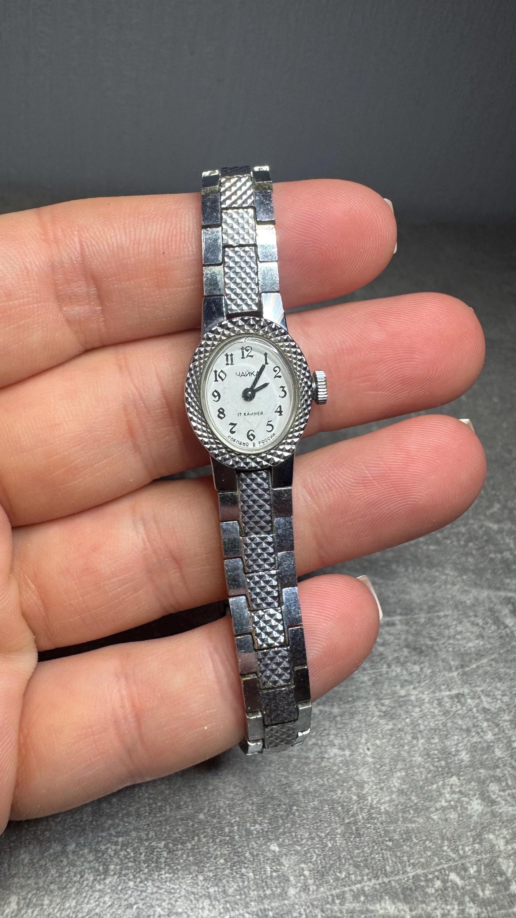 Rare vintage Russian Chaika 17 jewel ladies watch Rare Vintage Mechanical Ladies Watch Chaika Signet Ring 17  main image 2