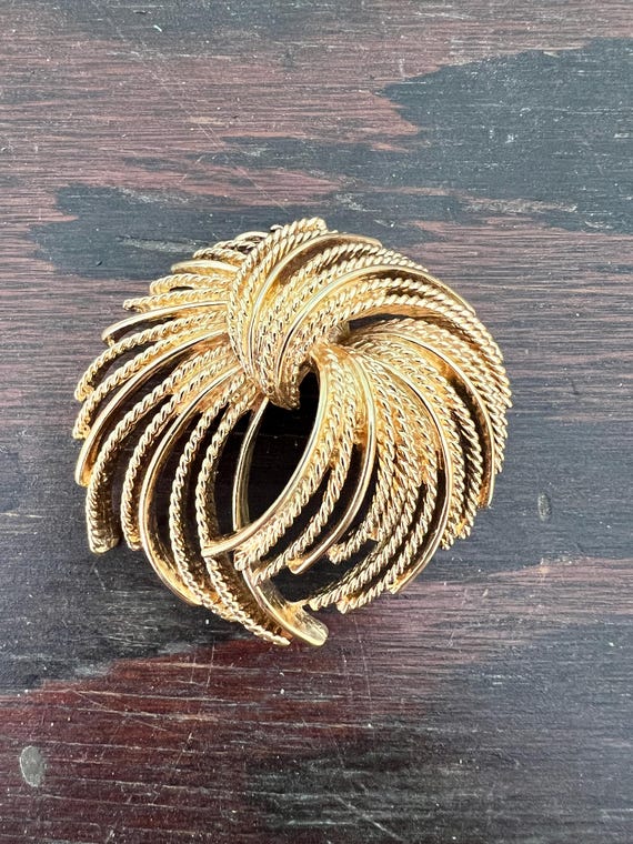 Vintage 1960's Monet Mirador Brooch