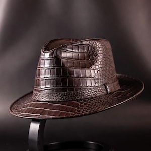 Handgefertigter Fedora aus Krokodilleder - Unisex Alligator Texture Style