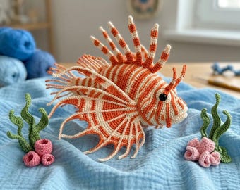 Patrón de amigurumi de pez león a crochet, tutorial de crochet de pez realista, peluche de criatura marina exótica, decoración náutica para habitación infantil, PDF digital DIY