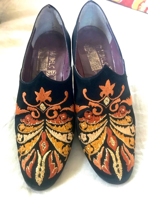 boho dress shoes Embroidered Heels Small Size Boho Shoes, Size 5B