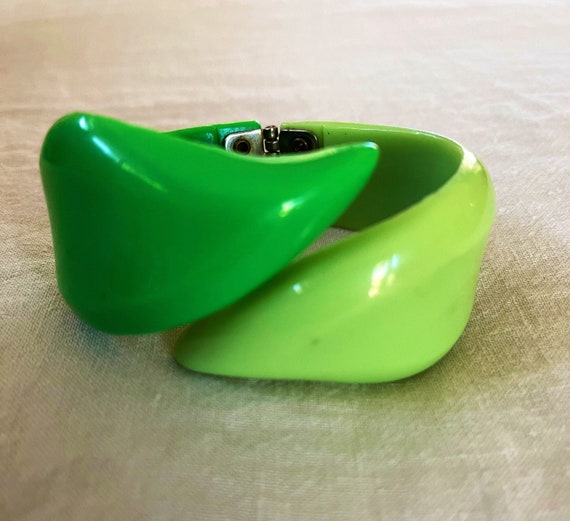 Vintage hinged clamper bracelet plastic lucite two to… - Gem