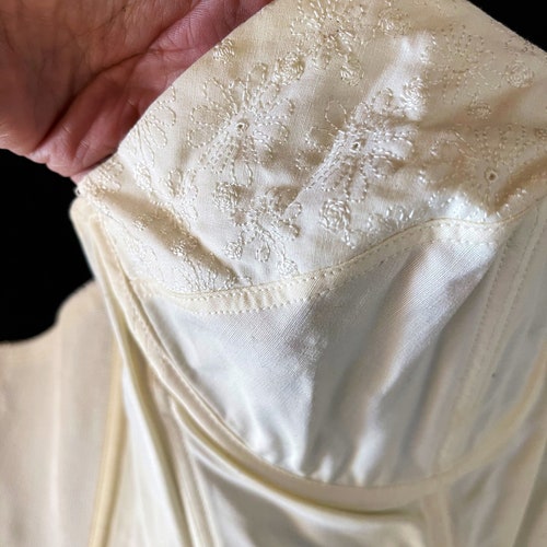 Dead shops stock corset with tag mid century bra/corset 1950s Merry Widow Warner’s corset with original tags size 34 C free shipping