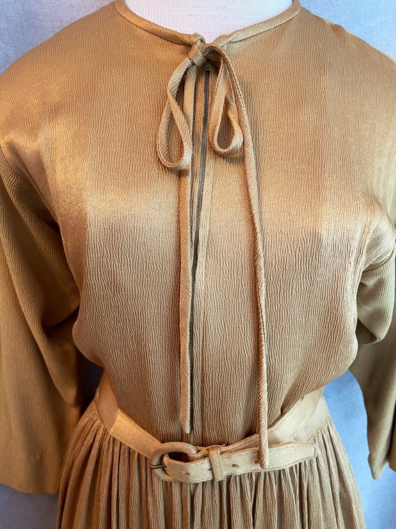 1940s dressing gown size small gold glamour vinta… - image 2