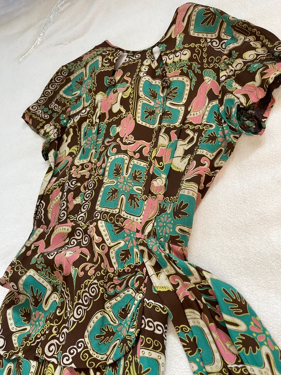 Novelty print dress 1940s with peplum and front s… - image 2