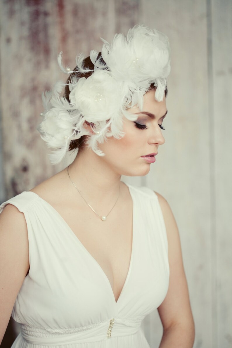 Bridal flower fascinator White feather and and pearls bridal hair piece Vintage style bridal veil bride to be accessories flower