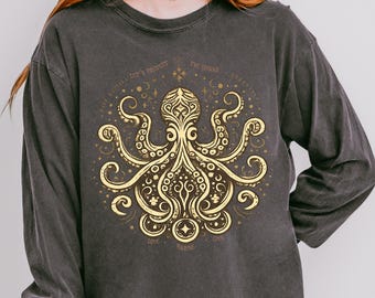 Octopus Graphic Sweatshirt Vintage Nautical Art Comfort Colors Shirt Ocean Lover Gift Boho Sea Creature Unisex Pullover