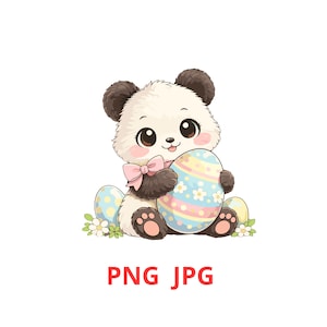 Może przedstawiać: Kreskówka panda z czarno-białym futrem, trzymająca duże, ozdobione pisanki. Jajko jest w pastelowych kolorach z kwiatowymi i paskowymi wzorami. Panda ma różową kokardę i jest otoczona małymi kwiatami i innymi pisankami. Tekst "PNG JPG" znajduje się na dole.