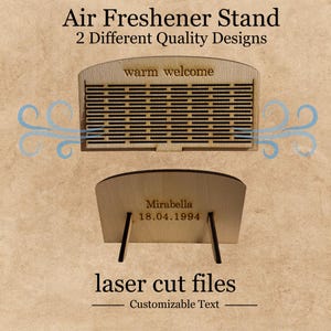 Könnte beinhalten: Zwei Holz-Lufterfrischerständer. Der obere Ständer trägt die Worte "warm welcome" und eine Reihe horizontaler Schlitze. Der untere Ständer trägt den Namen "Mirabella" und das Datum "18.04.1994". Der Text "laser cut files" und "Customizable Text" sind ebenfalls sichtbar.