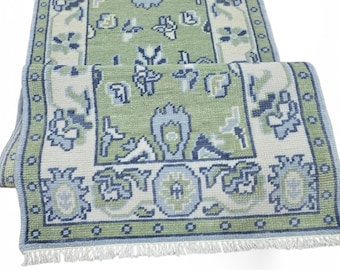 Gedempt groen Oushak-lopervloerkleed, handgeweven wollen boho-haltapijt, vintage Turks design