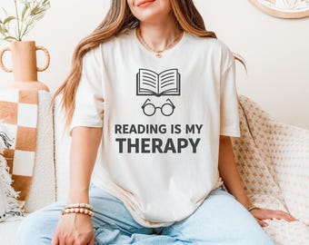 Camiseta "Leer es mi terapia", regalo para amantes de los libros, camiseta de bibliotecario, ropa para ratones de biblioteca, camiseta bibliófila, top gráfico de lector, estilo minimalista literario.