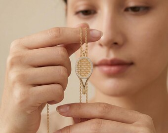 Collar delicado de raqueta de tenis en oro de 14 quilates / Collar para amantes del tenis / Collar de tenis / Joyería deportiva / Collar para el día a día / Regalo para ella