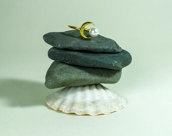 Bague en perle et croissant de lune | Bijou d'astrologie céleste en or