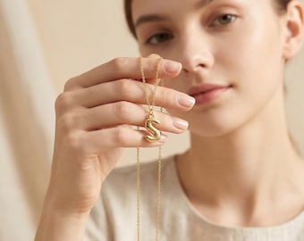 Collar con inicial personalizada en forma de globo de oro de 14 quilates / Collar con letra pequeña personalizada en forma de burbuja / Joyería para el día a día / Regalo para ella / Regalo para el Día de la Madre