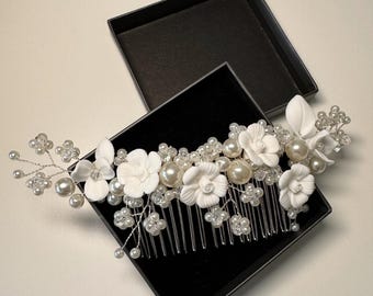 Braut Haarkamm mit Keramikblumen, Perlen & Kristallen – Handgemachter silberfarbener Haarschmuck,Hochzeit Haarschmuck, Bridal Hair Comb