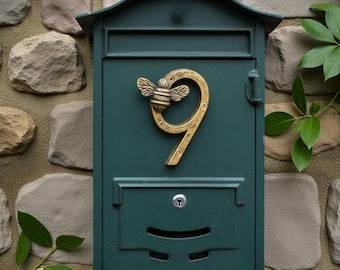 Número de casa de abejas, letrero de dirección para buzón, decoración cottagecore, placa de número de entrada, adorno para puerta, regalo para anfitrión, regalo para casa nueva, inauguración de la casa