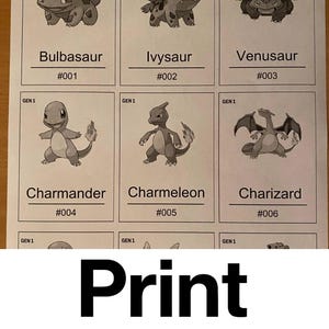 Pu&ograve; includere: Un foglio stampato in bianco e nero con sei schede a griglia di creature. Ogni scheda mostra un'illustrazione, il nome Bulbasaur, Ivysaur, Venusaur, Charmander, Charmeleon o Charizard, il testo GEN 1 e i numeri da #001 a #006.