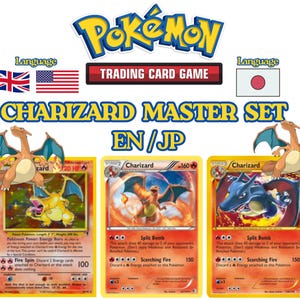 Könnte beinhalten: Ein Charizard Master Set von Pokémon Trading Card Game Karten. Das Set enthält drei Karten mit Charizard in verschiedenen Posen, mit Text in Englisch und Japanisch. Die Karten haben einen gelben Hintergrund.