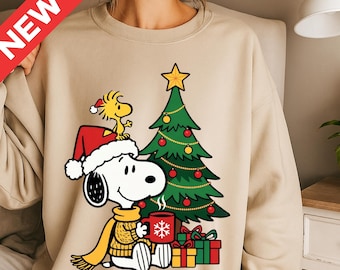 PNG de Snoopy navideño divertido / Dibujos animados navideños de Peanuts / Descarga de imágenes prediseñadas de Snoopy navideño