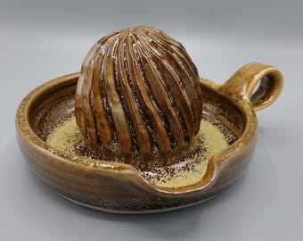 Natural glaze orange press, juicer